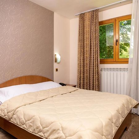 Hotel Kanet Skopje Buitenkant foto