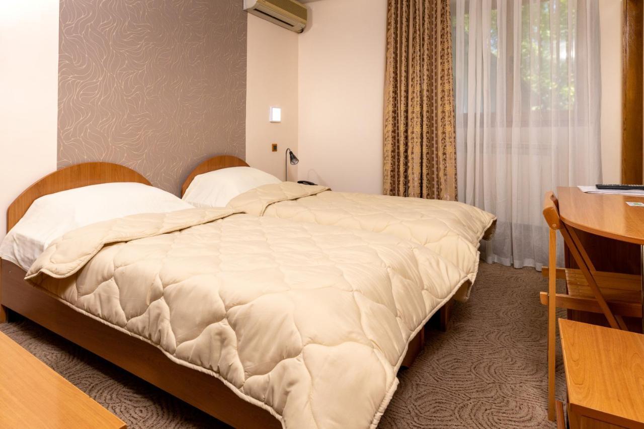Hotel Kanet Skopje Buitenkant foto