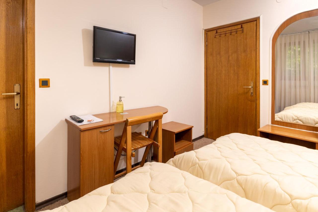 Hotel Kanet Skopje Buitenkant foto