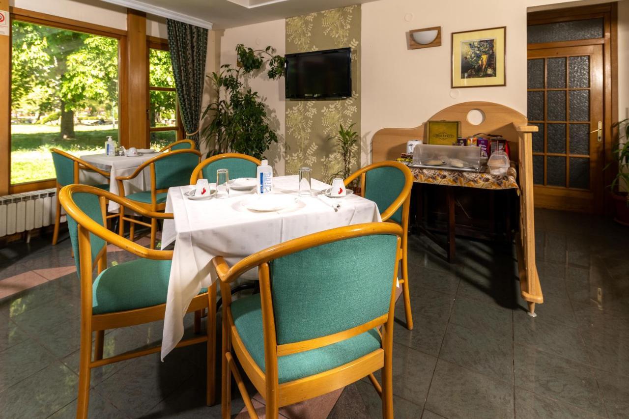 Hotel Kanet Skopje Buitenkant foto