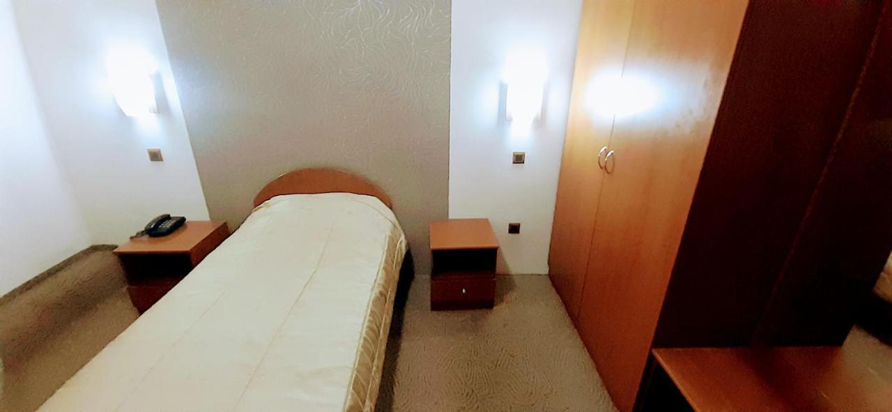 Hotel Kanet Skopje Buitenkant foto
