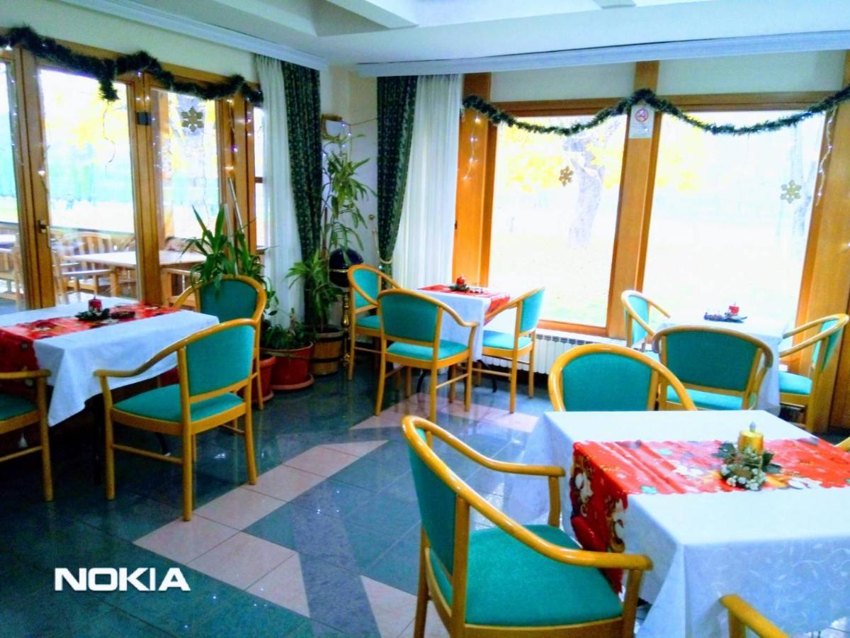 Hotel Kanet Skopje Buitenkant foto