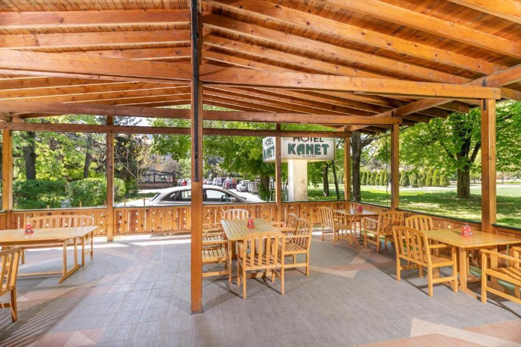 Hotel Kanet Skopje Buitenkant foto