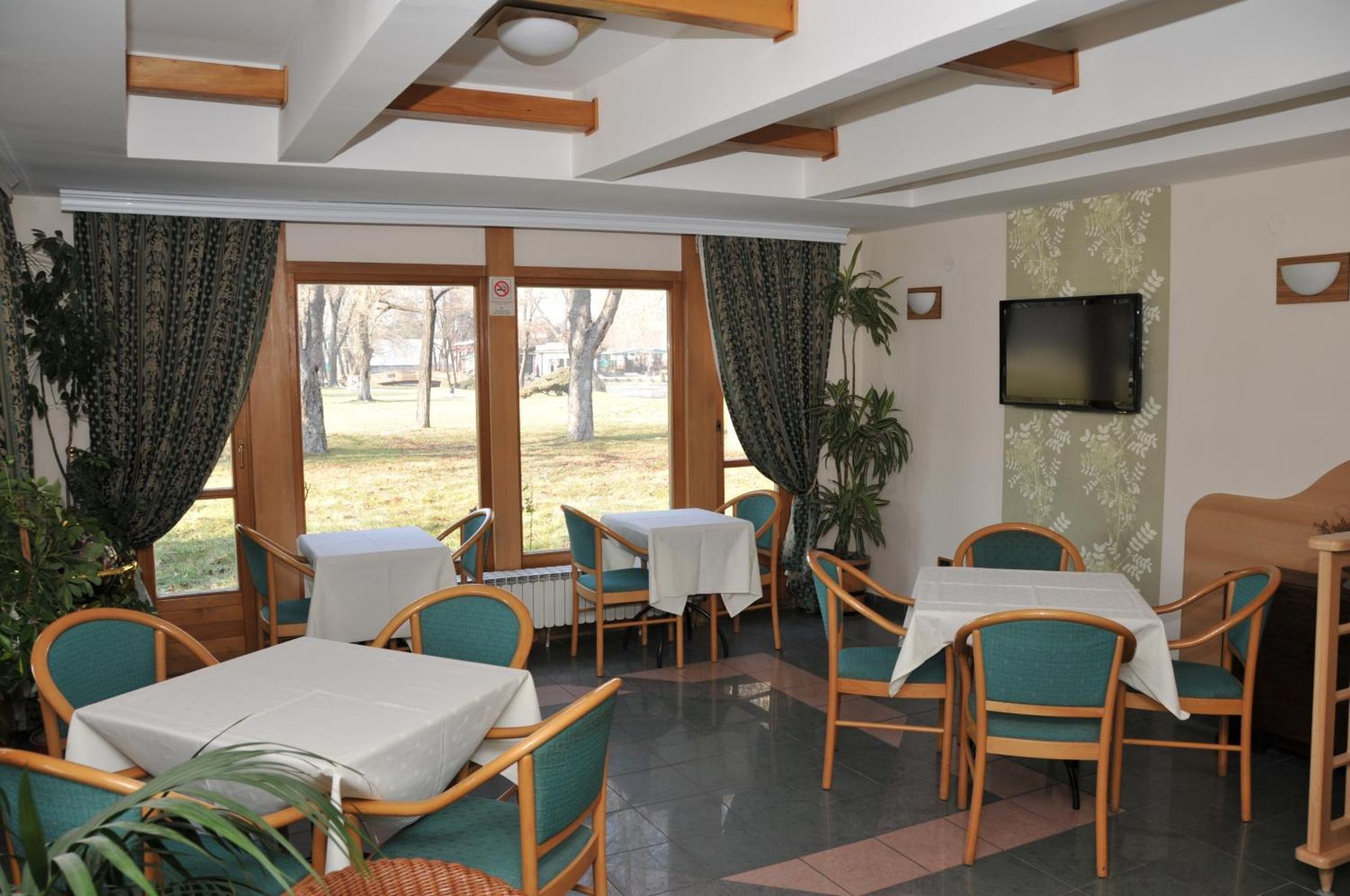 Hotel Kanet Skopje Buitenkant foto