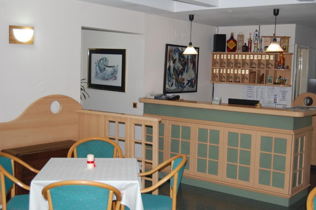 Hotel Kanet Skopje Buitenkant foto