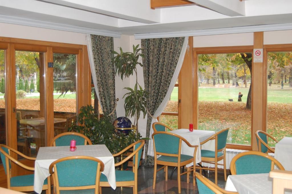 Hotel Kanet Skopje Buitenkant foto