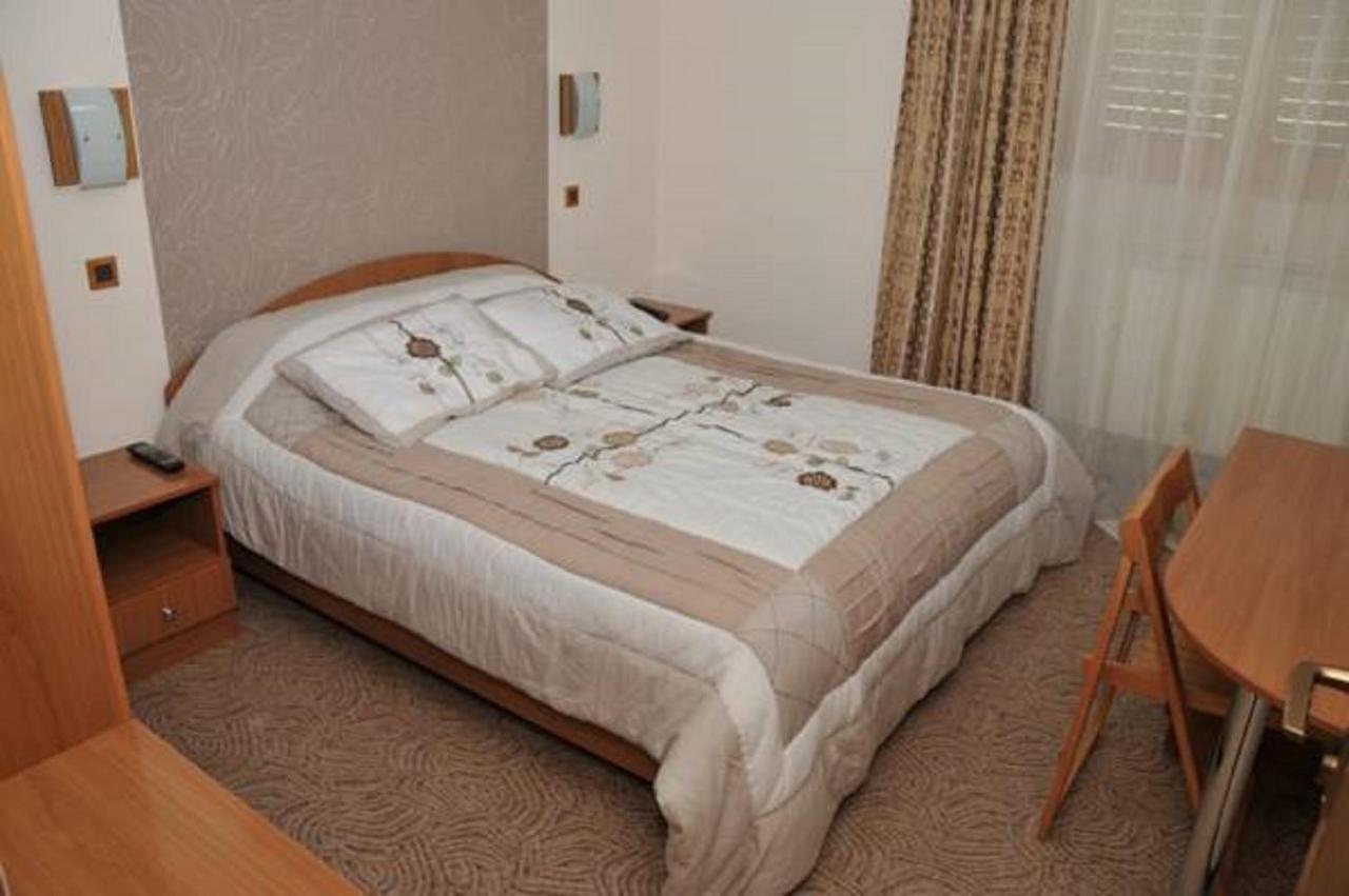 Hotel Kanet Skopje Buitenkant foto